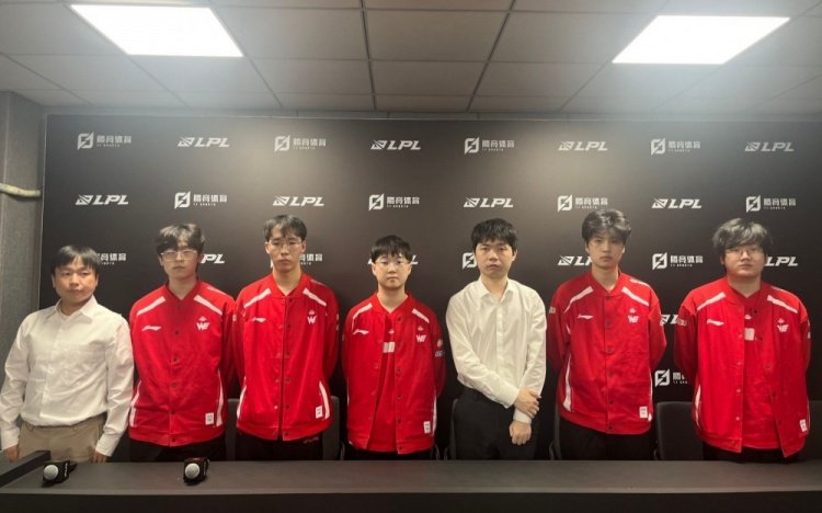 WE赛后群访 希望不要被连败影响 我们还是蛮有机会的