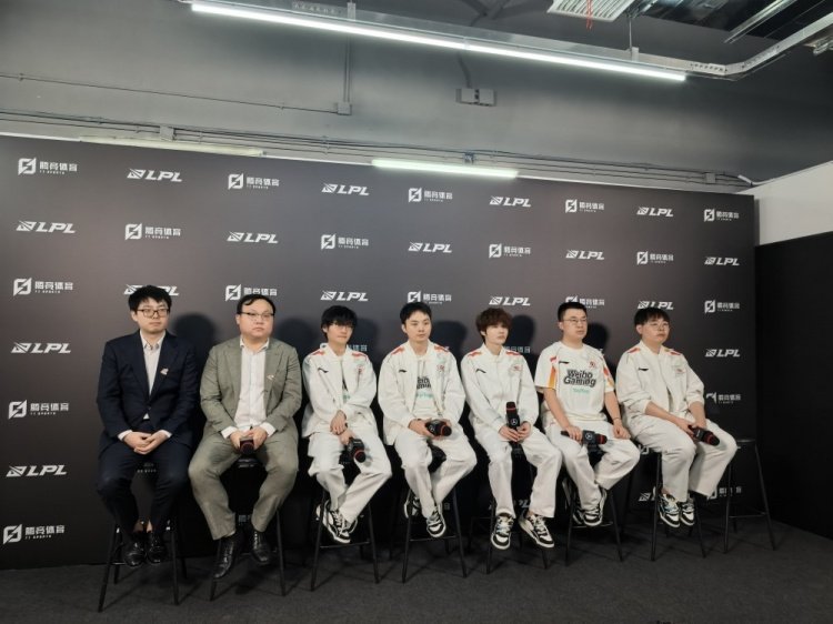 WBG赛后群访 前期运营好一点 失误少一点 选主动的阵容